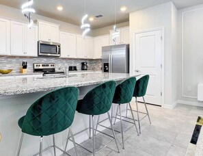 Private kitchen - Comfortable Villa 5Bedrooms/Pool (Davenport)