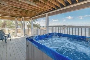 Outdoor spa tub - JL #714 - Sunset Splendor -  Luxurious Soundfront Home - Hot tub - Elevator (Kill Devil Hills)