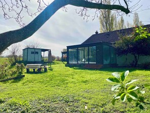 Property grounds - Renovated cottage, 2 km from the sea, kids frendly! (Jullouville)