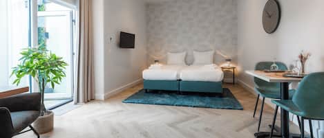 Classic Studio | In-room safe, desk, iron/ironing board, free WiFi