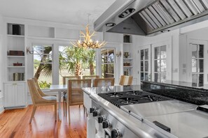 Fridge, microwave, oven, stovetop - Kiawah Exclusives | 54 Salt Cedar (Kiawah Island)