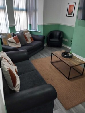 Living area - Cozy short-term house share near Anfield Stadium (Liverpool)