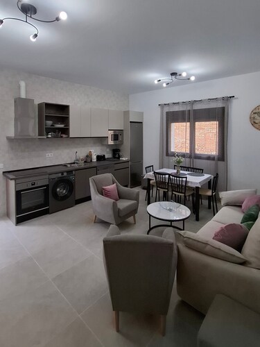 Rural House 'La Jara Rosa' with Mountain Views, Wi-Fi and Air Conditioning