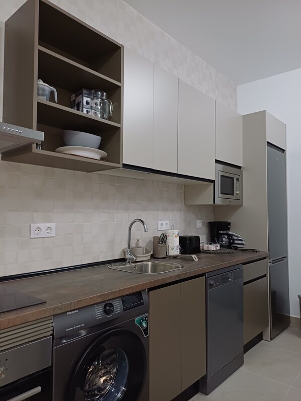 Fridge, microwave, oven, stovetop
