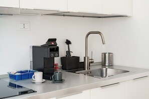 Fridge, oven, stovetop, dishwasher - Il Piccolo Nido - One Bedroom Apartment, Sleeps 4 (Florence)