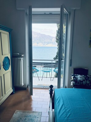 3 bedrooms, iron/ironing board, travel cot, free WiFi - The Balcony on the Garda chic apartment 130 sqm. Elegant residence overlooking the lake. (Pai)