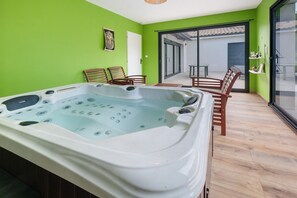 Interior - Relaxation & Serenity in Coulounieix-Chamiers – House with Pool and Spa (Coulounieix-Chamiers)