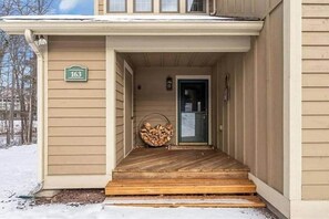 Exterior detail - Cozy Family Haven 5 min to water park-Pool Access (Jackson Township)