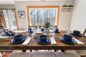 Dining - Cozy Family Haven 5 min to water park-Pool Access (Jackson Township)