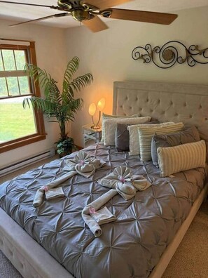 3 bedrooms, free WiFi, bed sheets - Cozy Family Haven 5 min to water park-Pool Access (Jackson Township)