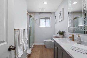 Bathroom - Family Game Retreat|Spa•Arcade•Pickleball•Yosemite (Sonora)