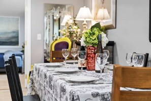 Dining - Family Game Retreat|Spa•Arcade•Pickleball•Yosemite (Sonora)