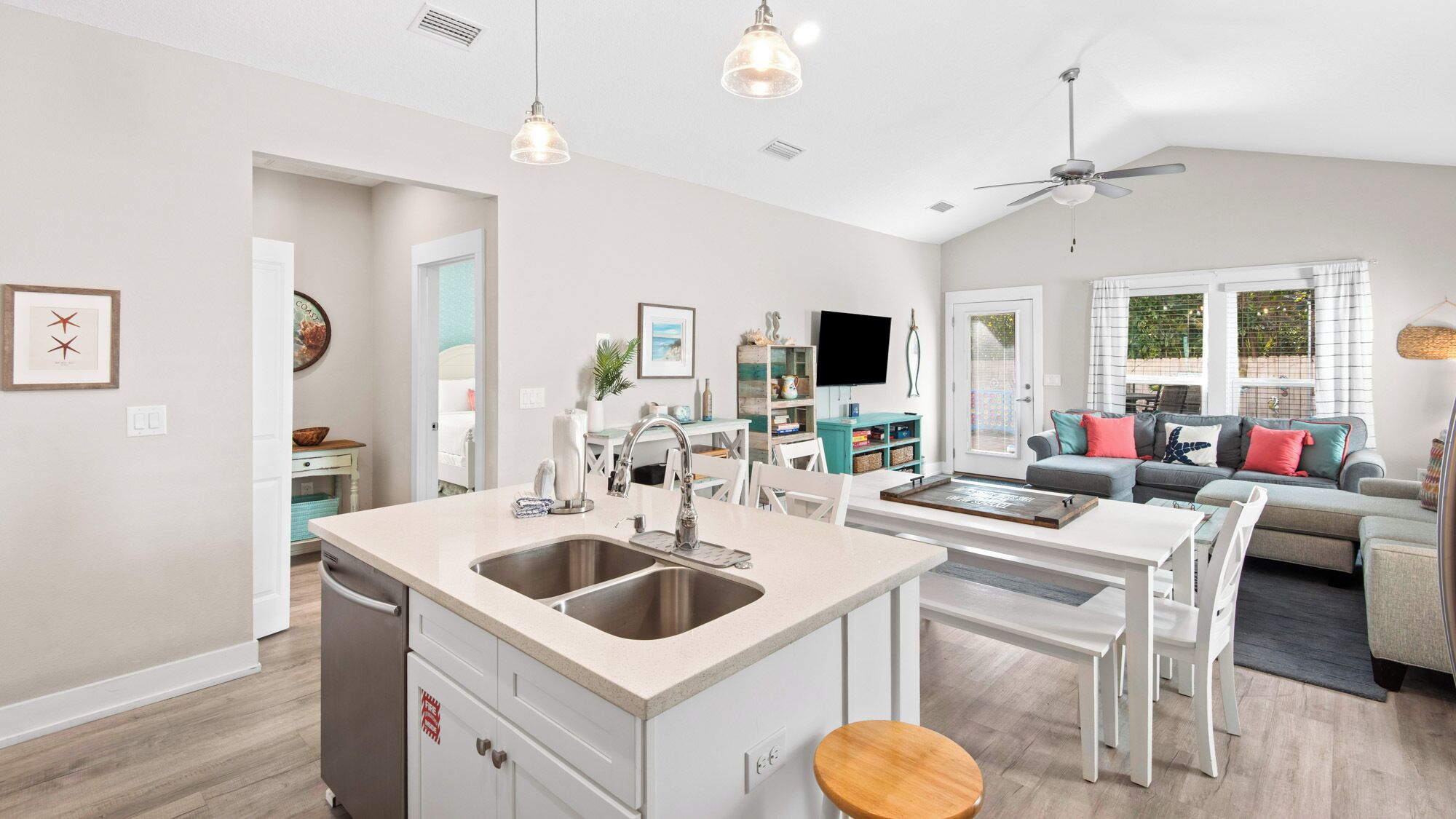 Talo, useita sänkyjä, patio, näköala puutarhaan (Beach Life) | Sisätilat