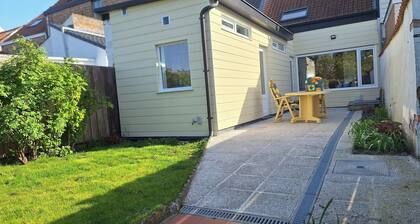 Vacation to CUST and in the POLDERS. Residence located on bicycle route network.