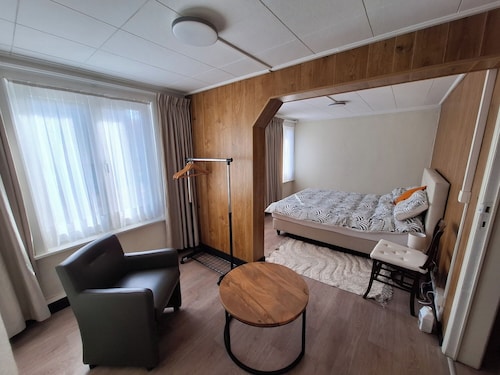 Vacation to CUST and in the POLDERS. Residence located on bicycle route network.