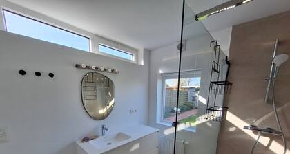 Vacation to CUST and in the POLDERS. Residence located on bicycle route network.