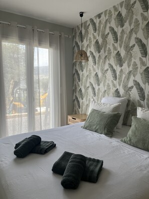 4 bedrooms, iron/ironing board, free WiFi, bed sheets - New house near Nice (Contes)