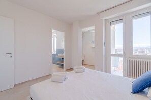Room - Beautiful and bright apartment with a spacious terrace, tastefully furnished and perfect for three people. Located just meters from the Carducci metro station, the accommodation is also close to the hospital area (CTO, Molinette, Cellini), Valentino Park (Turin)
