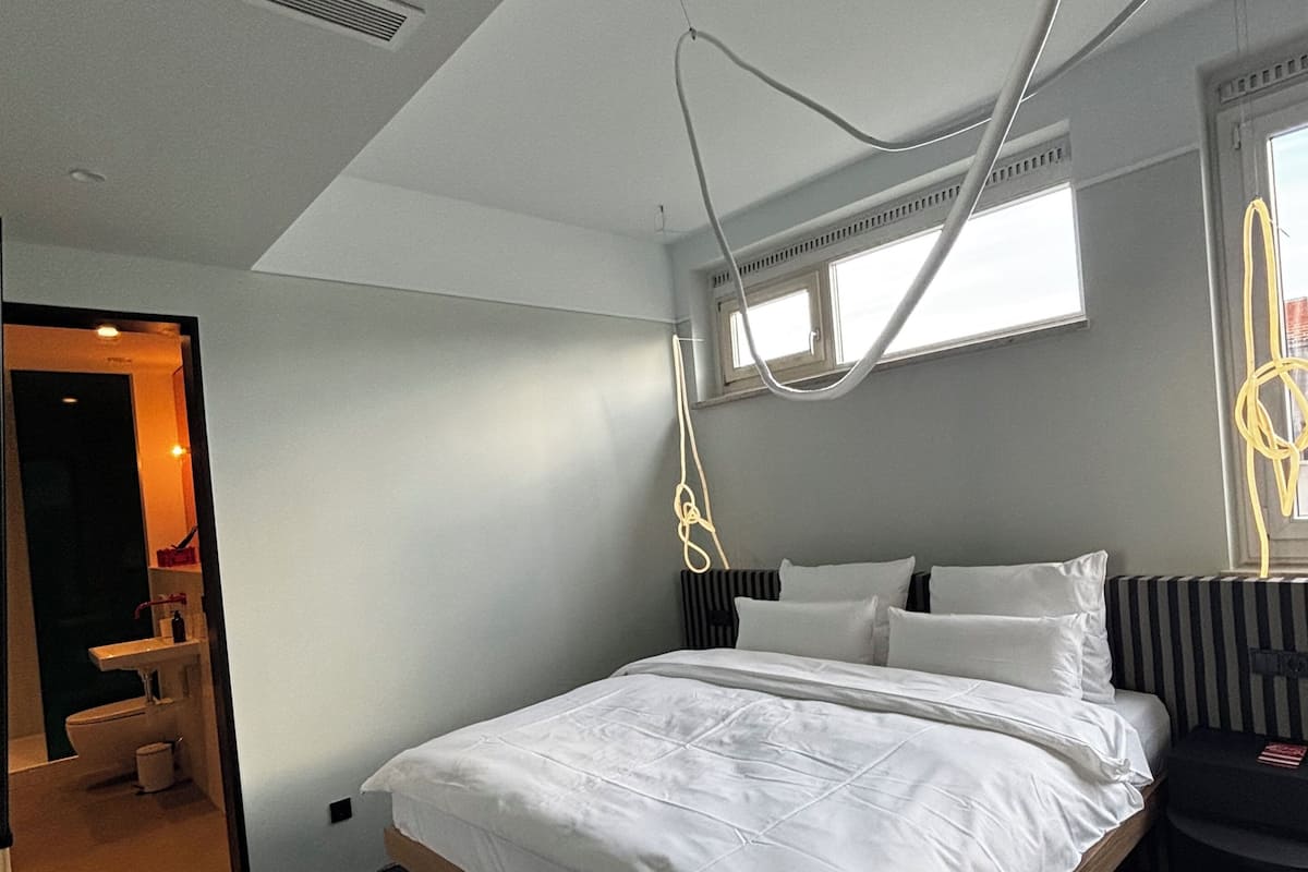 Executive Studio | Desk, laptop workspace, free WiFi