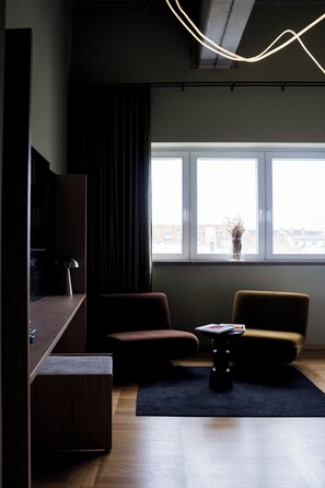 Deluxe Studio | Desk, laptop workspace, free WiFi - ALPAMI Glockenbach  (Munich)