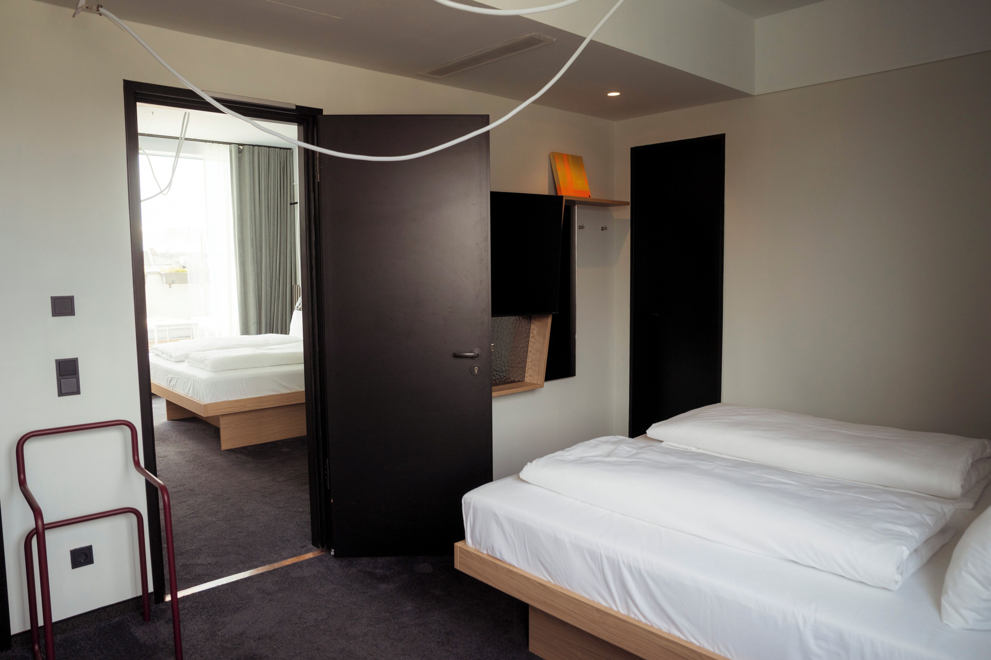 Signature Suite | Desk, laptop workspace, free WiFi