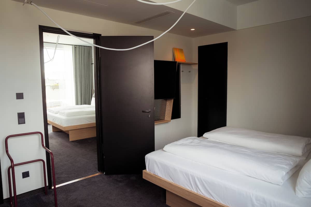 Signature Suite | Desk, laptop workspace, free WiFi
