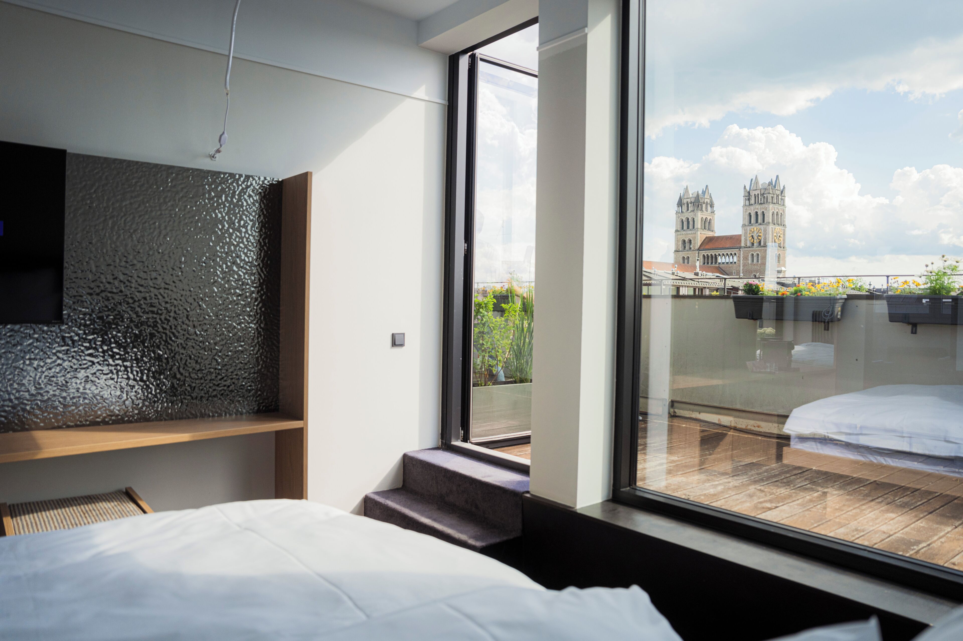 Premium Penthouse | Desk, laptop workspace, free WiFi
