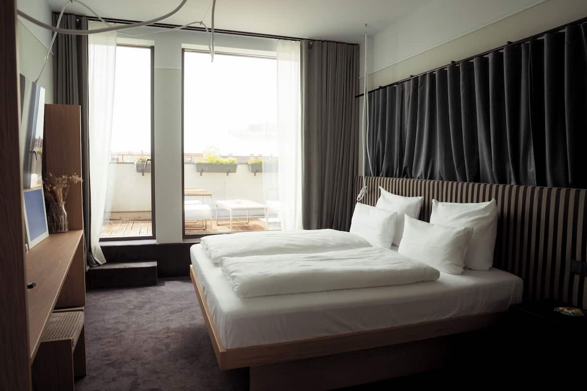 Premium Penthouse | Desk, laptop workspace, free WiFi