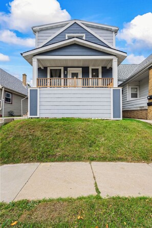 Exterior - Luxurious Bay View Craftsman with Hot Tub Oasis (Milwaukee)