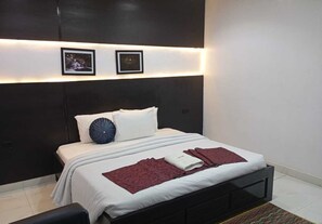 Classic Double Room, Park View | Desk, laptop workspace, free WiFi - FFA Resort Center (Akure)