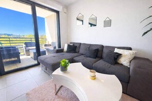TV - Le Jardin d'Allori – Charming one-bedroom flat with terrace (Aix-en-Provence)