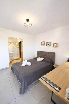 1 bedroom, desk, iron/ironing board, free WiFi - Le Jardin d'Allori – Charming one-bedroom flat with terrace (Aix-en-Provence)
