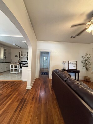 Living area - Lux Mins 2 LSU/Mississippi River/Our Lady of the Lakes Hospital (Baton Rouge)