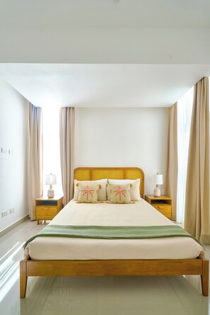 2 habitaciones, tabla de planchar con plancha y ropa de cama 