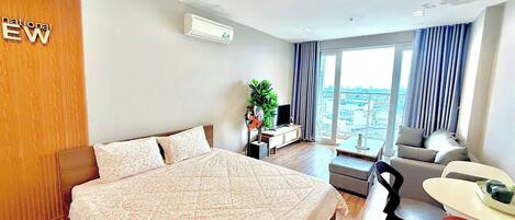 Desk, WiFi (free), bed sheets