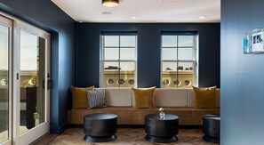 Living area - 100% Luxury Prime Rittenhouse Apartment for Summer Rental (Philadelphia)