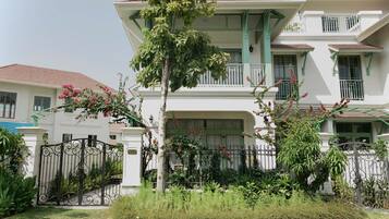 Deluxe Villa, City View | Exterior