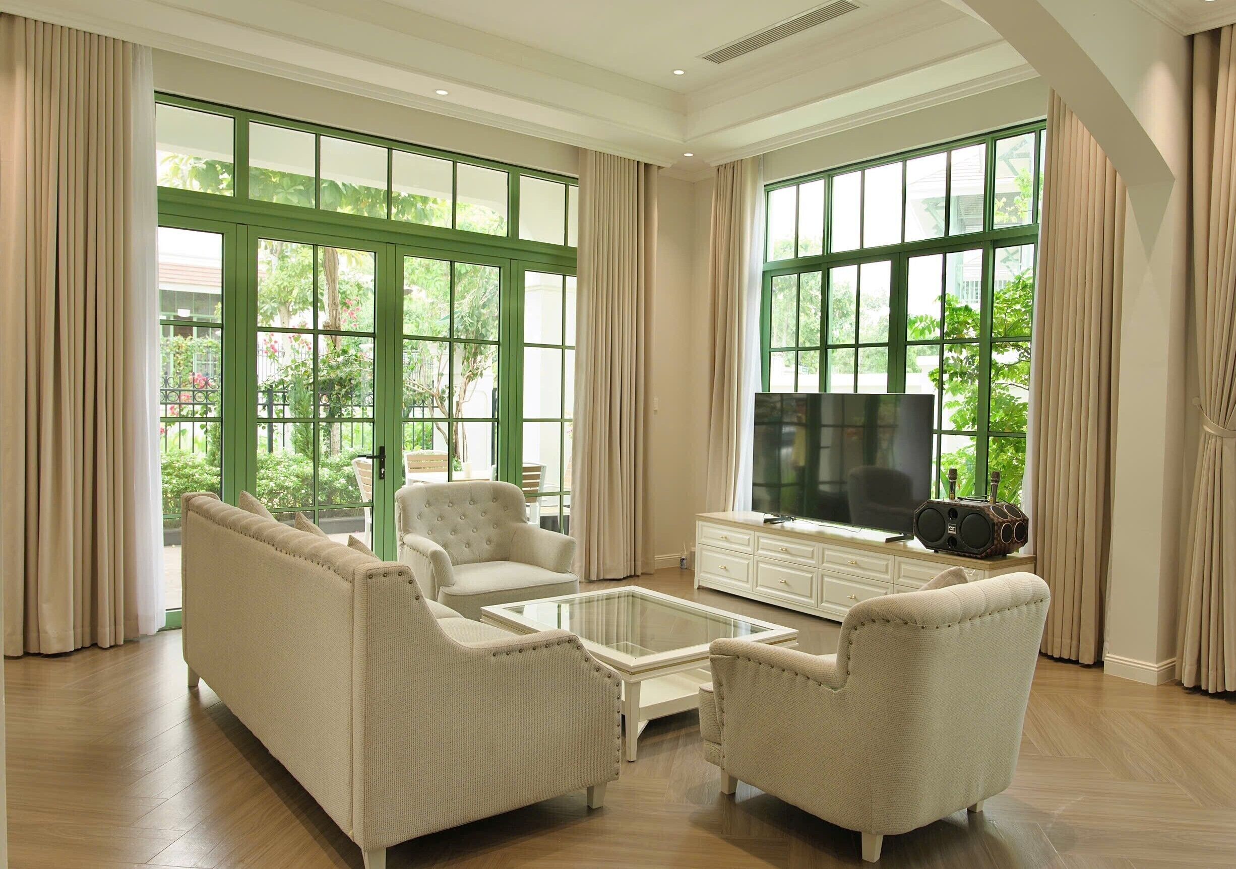 Deluxe Villa, City View | Living area