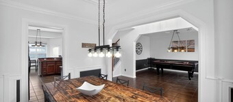 Spacious 4BR Retreat |Pool Table| Firepit & Hottub