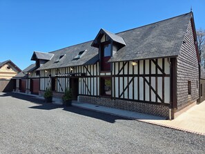 Exterior - Terre Adélie • 300 sqm | 6 bedrooms | Sauna | 6 min Honfleur (Équemauville)