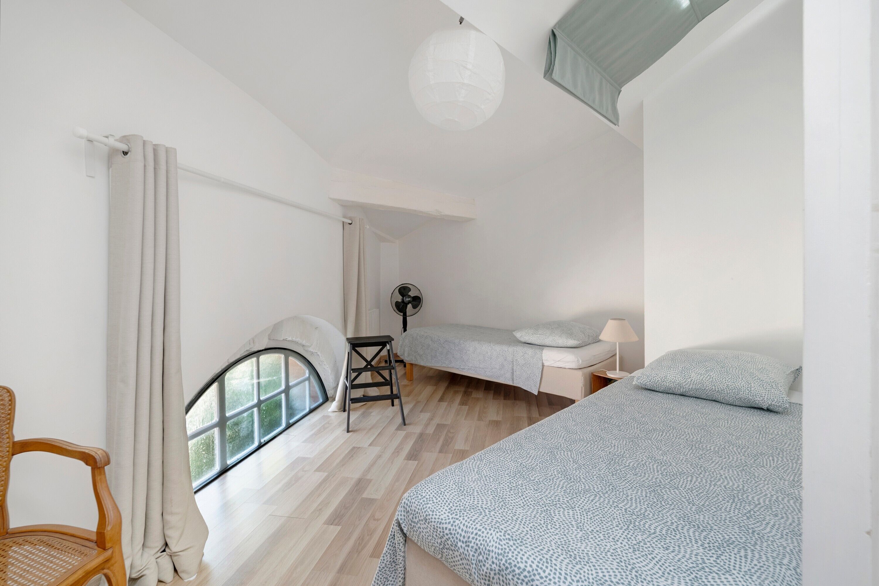 2 bedrooms, iron/ironing board, bed sheets