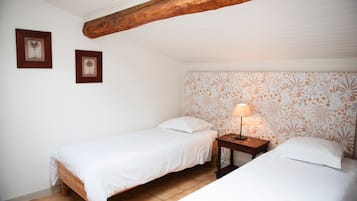 2 chambres, fer et planche à repasser, draps fournis
