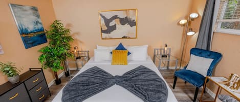 1 habitación, escritorio, tabla de planchar con plancha y wifi