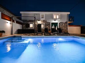 Hus (Two Bedroom Holiday Home) | Utomhuspool