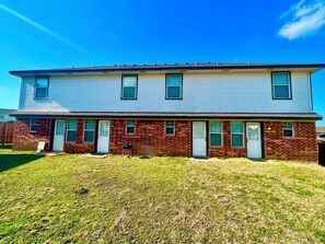 Exterior - 2 BDRM TOWNHOME- ALL UTILITIES INCLUDED (Killeen)