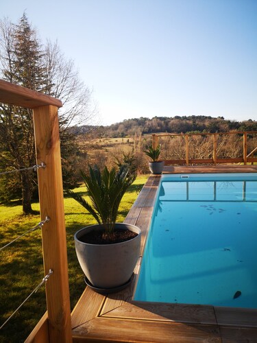 Gite 8 personnes avec piscine, Périgord blanc, vue magnifique, détente assurée