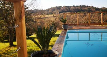 Gite 8 personnes avec piscine, Périgord blanc, vue magnifique, détente assurée