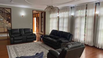 Room, 6 Bedrooms, Smoking, Balcony | Interior