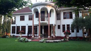 Room, 6 Bedrooms, Smoking, Balcony | Exterior