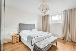Apartment | 1 bedroom, laptop workspace, iron/ironing board, bed sheets - Spacious Apartment a/c 1br/2p - Notre-dame (Paris)